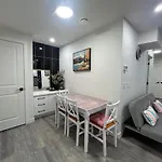 Haven Lodge, 2Br Brand New Basement Suite